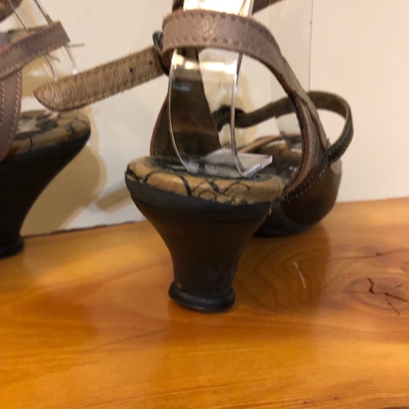 Fly London size 8 strap pep toe heel sandals - Picture 4 of 6